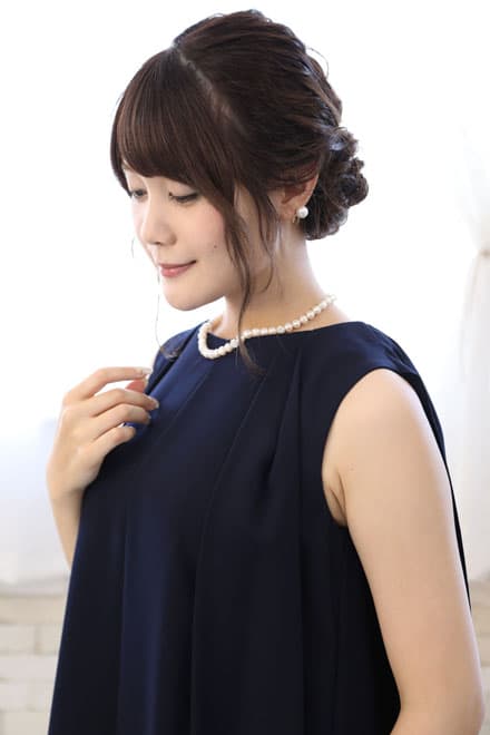 ネイビーの2wayケープ付きノースリーブドレス