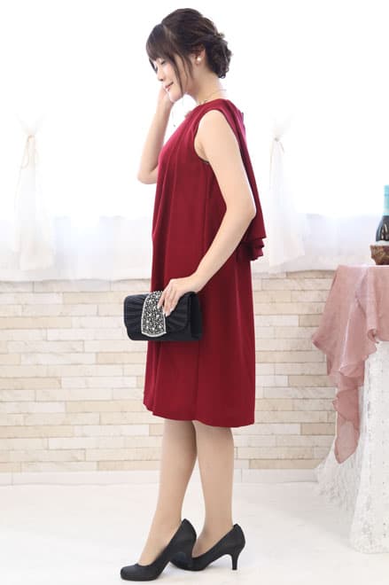 レッドの2wayケープ付きノースリーブドレス