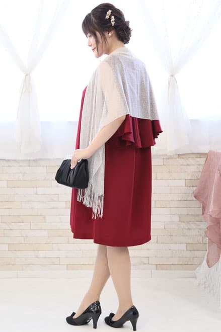 レッドの2wayケープ付きノースリーブドレス