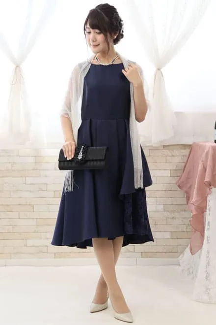 ネイビーのポイントレースウエストリボン付きドレス
