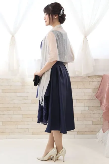 ネイビーのポイントレースウエストリボン付きドレス