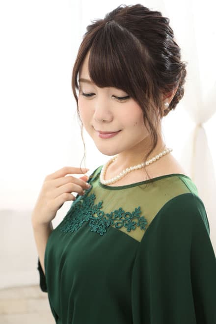 グリーンの花柄レースボリュームスリーブドレス