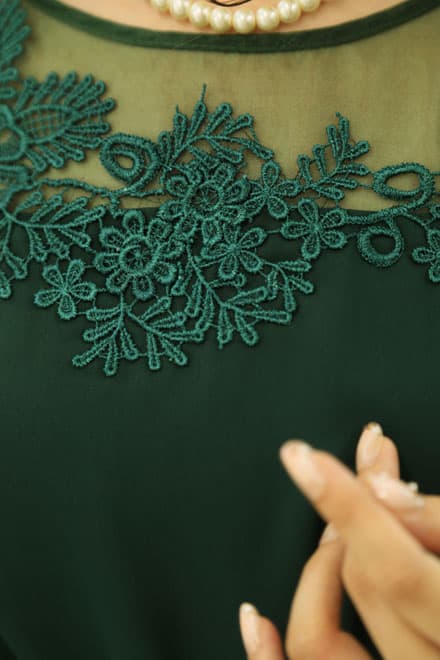 グリーンの花柄レースボリュームスリーブドレス