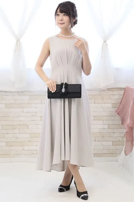 グレーのウエスト切替フィッシュアンドテールドレス