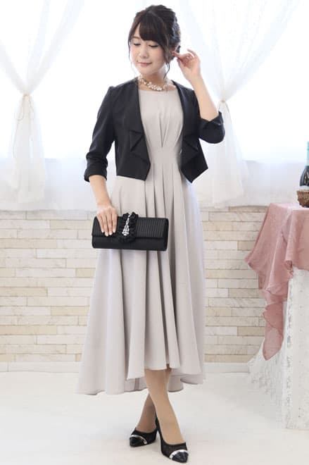 グレーのウエスト切替フィッシュアンドテールドレス