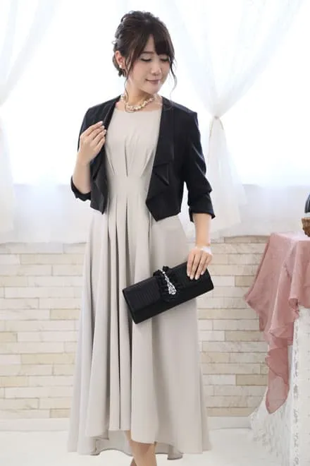 グレーのウエスト切替フィッシュアンドテールドレス