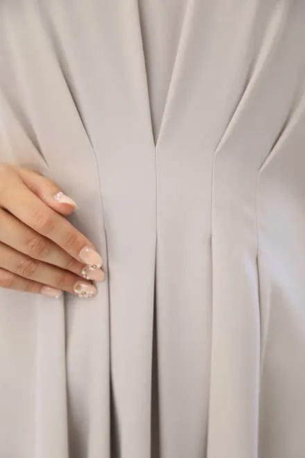 グレーのウエスト切替フィッシュアンドテールドレス