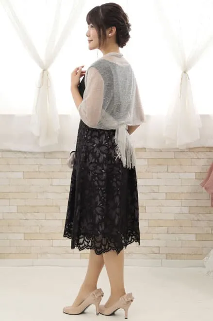 ブラックのウエスト切替え花柄レースドレス