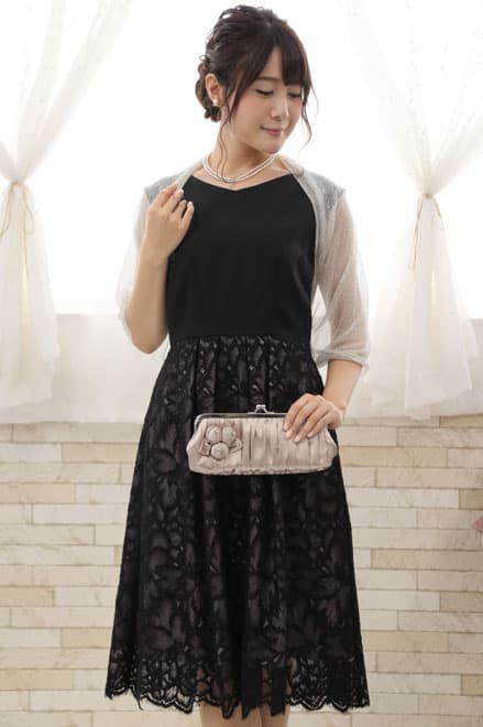 ブラックのウエスト切替え花柄レースドレス