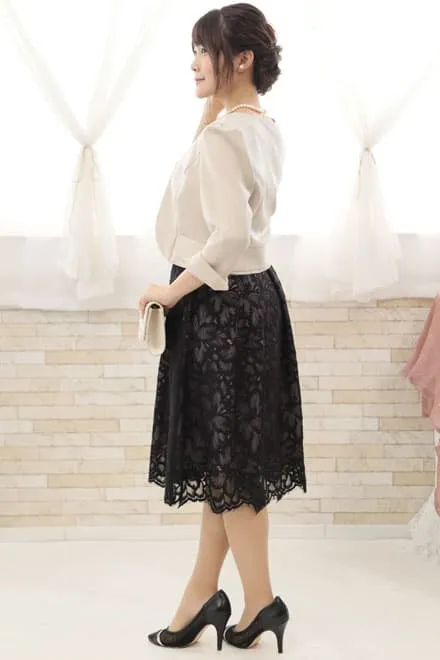 ブラックのウエスト切替え花柄レースドレス