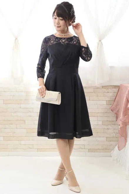 ネイビーのビスチェ風レースドレス