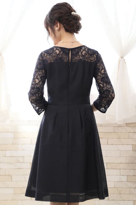 ネイビーのビスチェ風レースドレス
