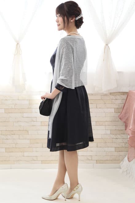 ネイビーのビスチェ風レースドレス