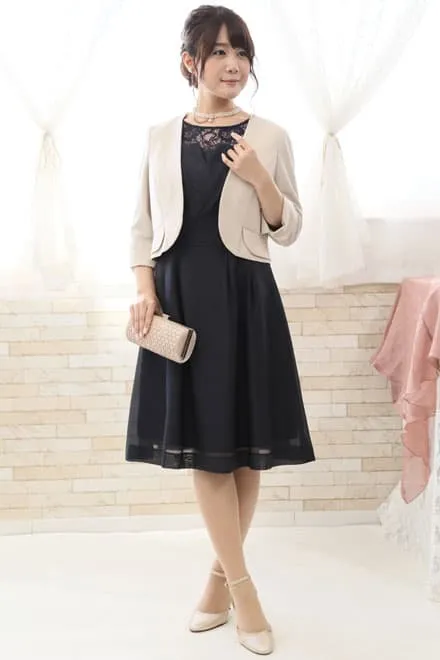 ネイビーのビスチェ風レースドレス