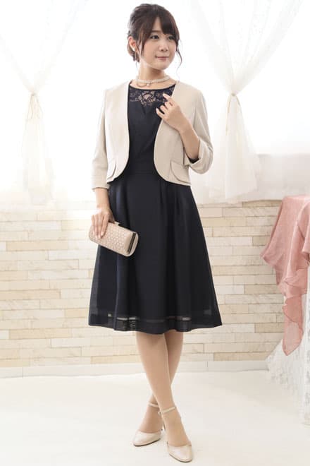 ネイビーのビスチェ風レースドレス