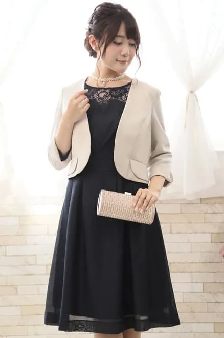 ネイビーのビスチェ風レースドレス