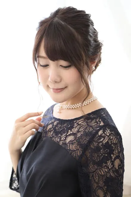 ネイビーのビスチェ風レースドレス