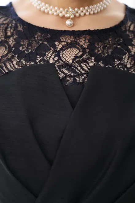 ネイビーのビスチェ風レースドレス