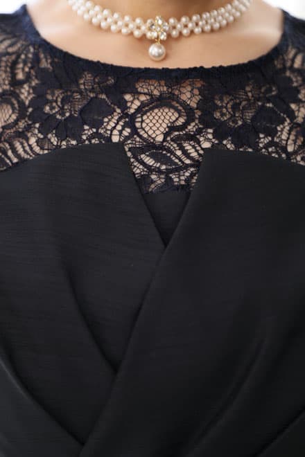 ネイビーのビスチェ風レースドレス