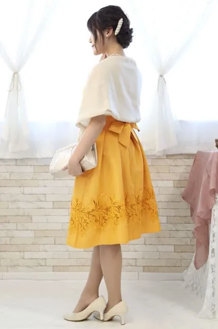 イエローのチューリップスリーブウエストリボン付きドレス