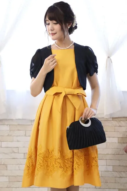 イエローのチューリップスリーブウエストリボン付きドレス