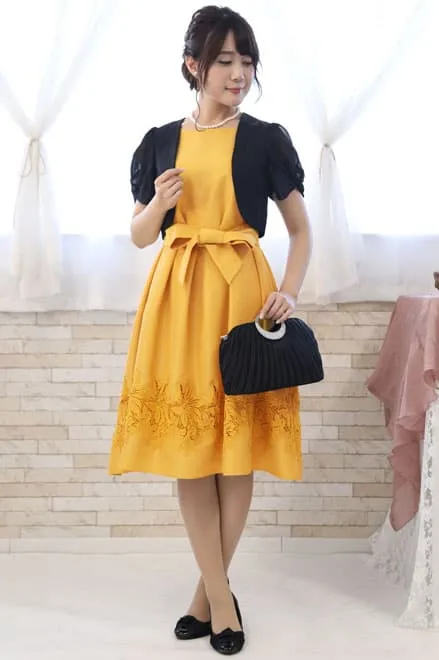 イエローのチューリップスリーブウエストリボン付きドレス