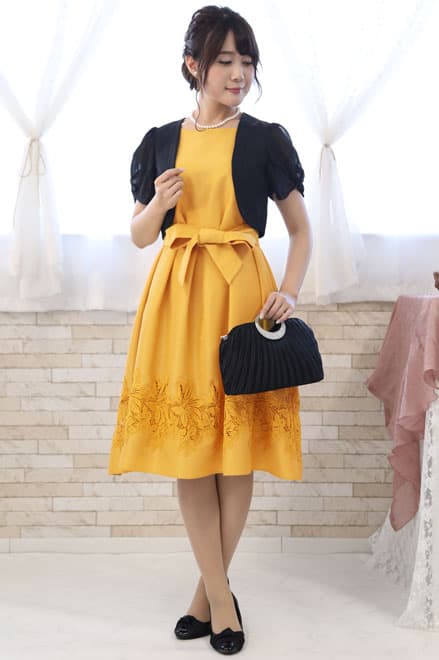 イエローのチューリップスリーブウエストリボン付きドレス