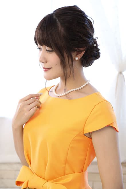 イエローのチューリップスリーブウエストリボン付きドレス