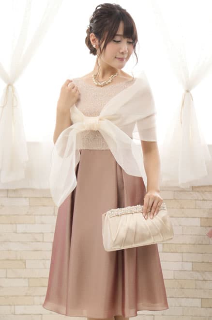 ピンクベージュの巻きスカートドレス