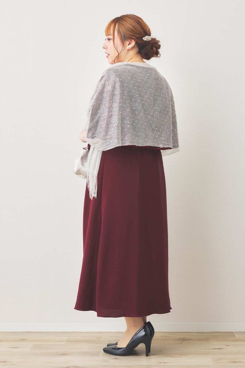 ワインレッドの前開きレースケープ風ドレス