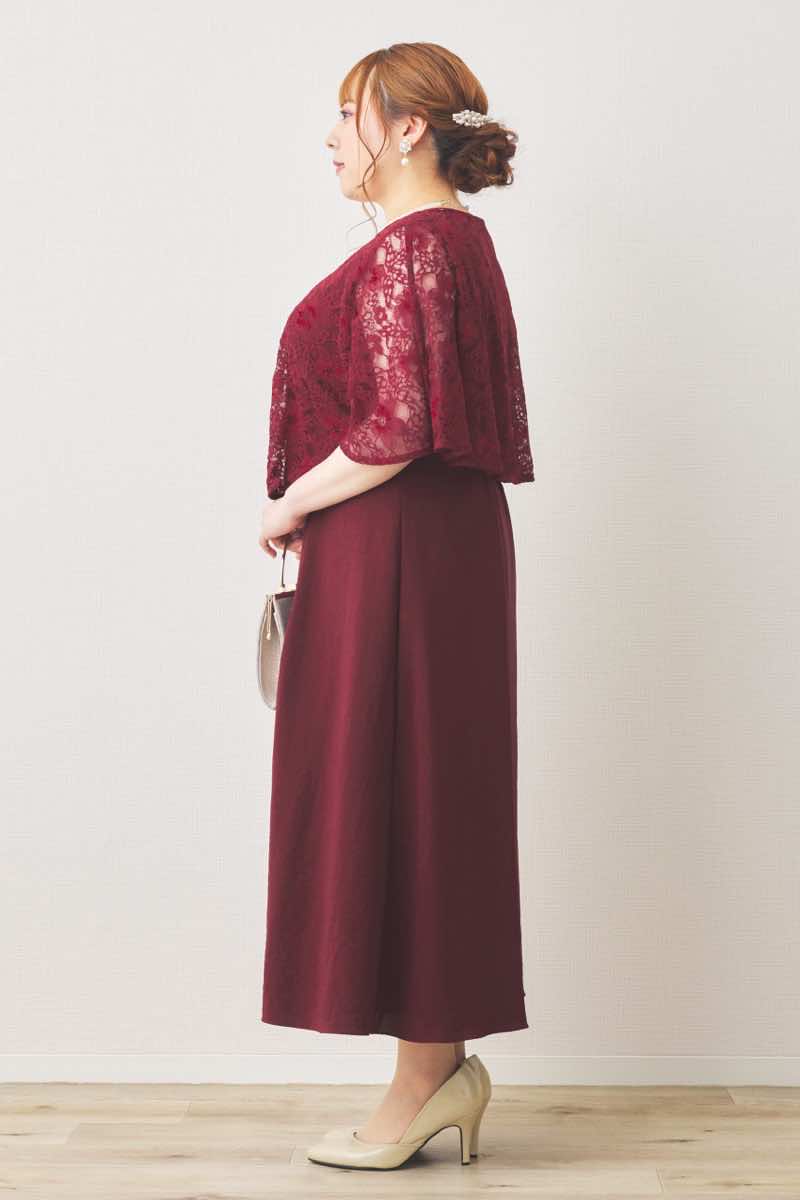 ワインレッドの前開きレースケープ風ドレス