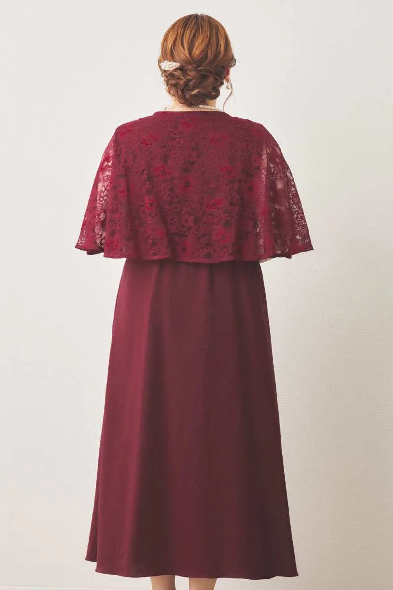 ワインレッドの前開きレースケープ風ドレス