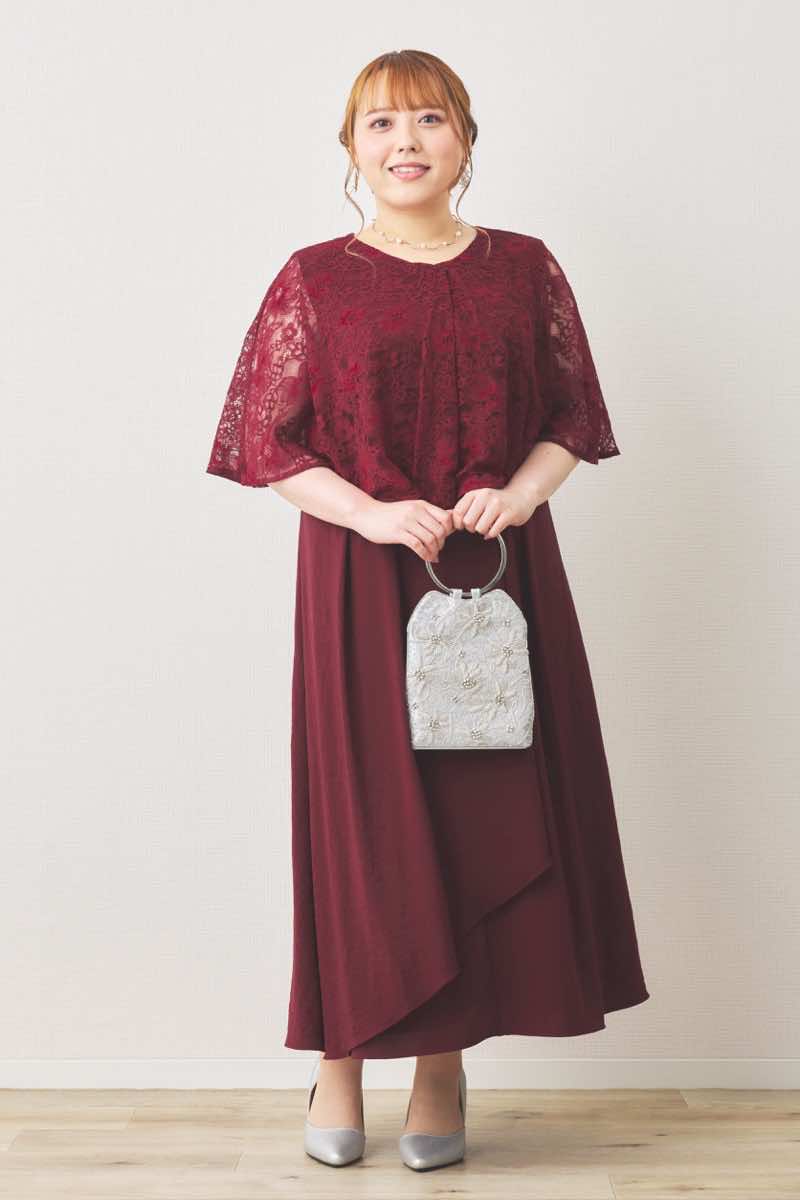 ワインレッドの前開きレースケープ風ドレス