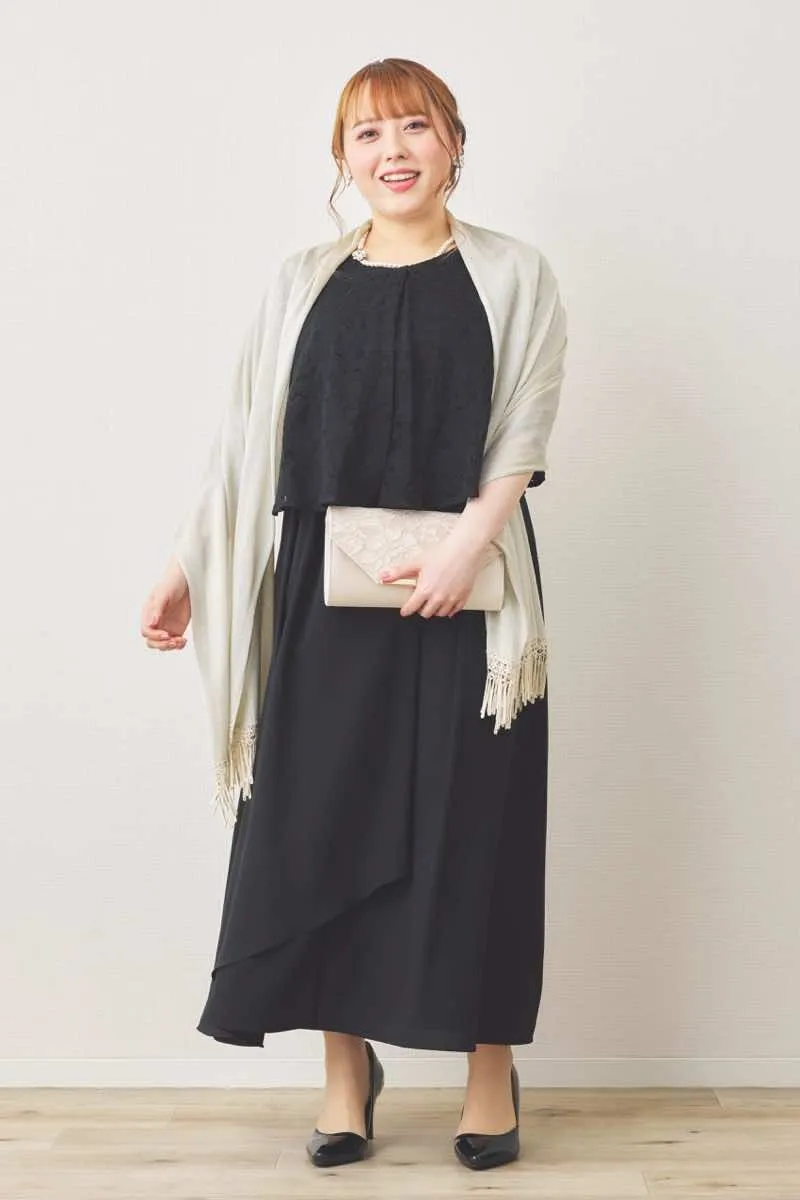 ブラックの前開きレースケープ風ドレス