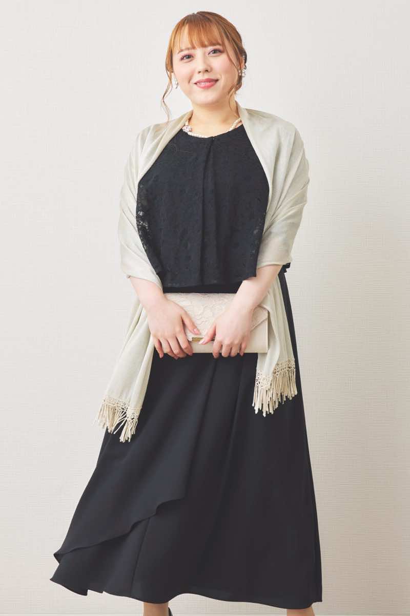 ブラックの前開きレースケープ風ドレス