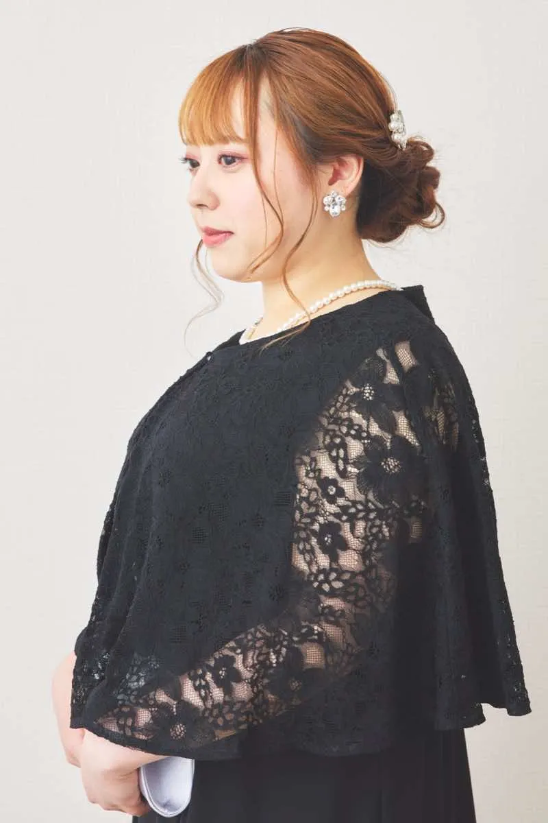 ブラックの前開きレースケープ風ドレス