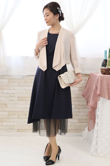 ネイビーのチュール付きノースリーブドレス