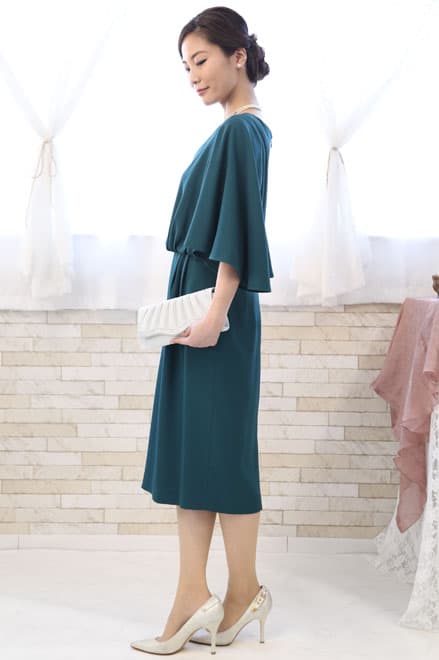 ブルーグリーンのボリュームスリーブドレス