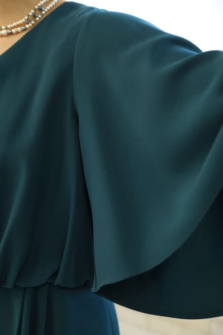 ブルーグリーンのボリュームスリーブドレス