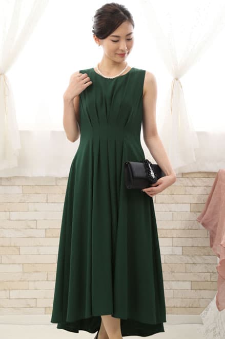 グリーンのウエスト切替フィッシュアンドテールドレス