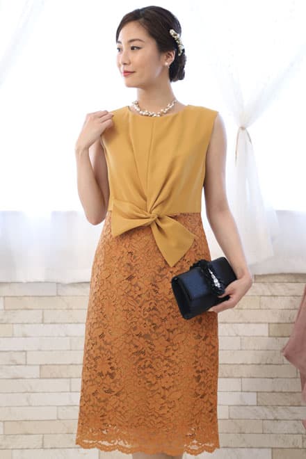 イエローのタイトレースドレス