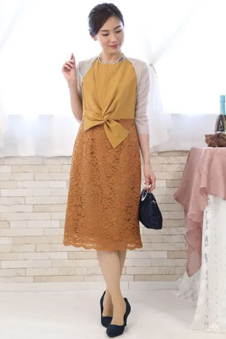 イエローのタイトレースドレス