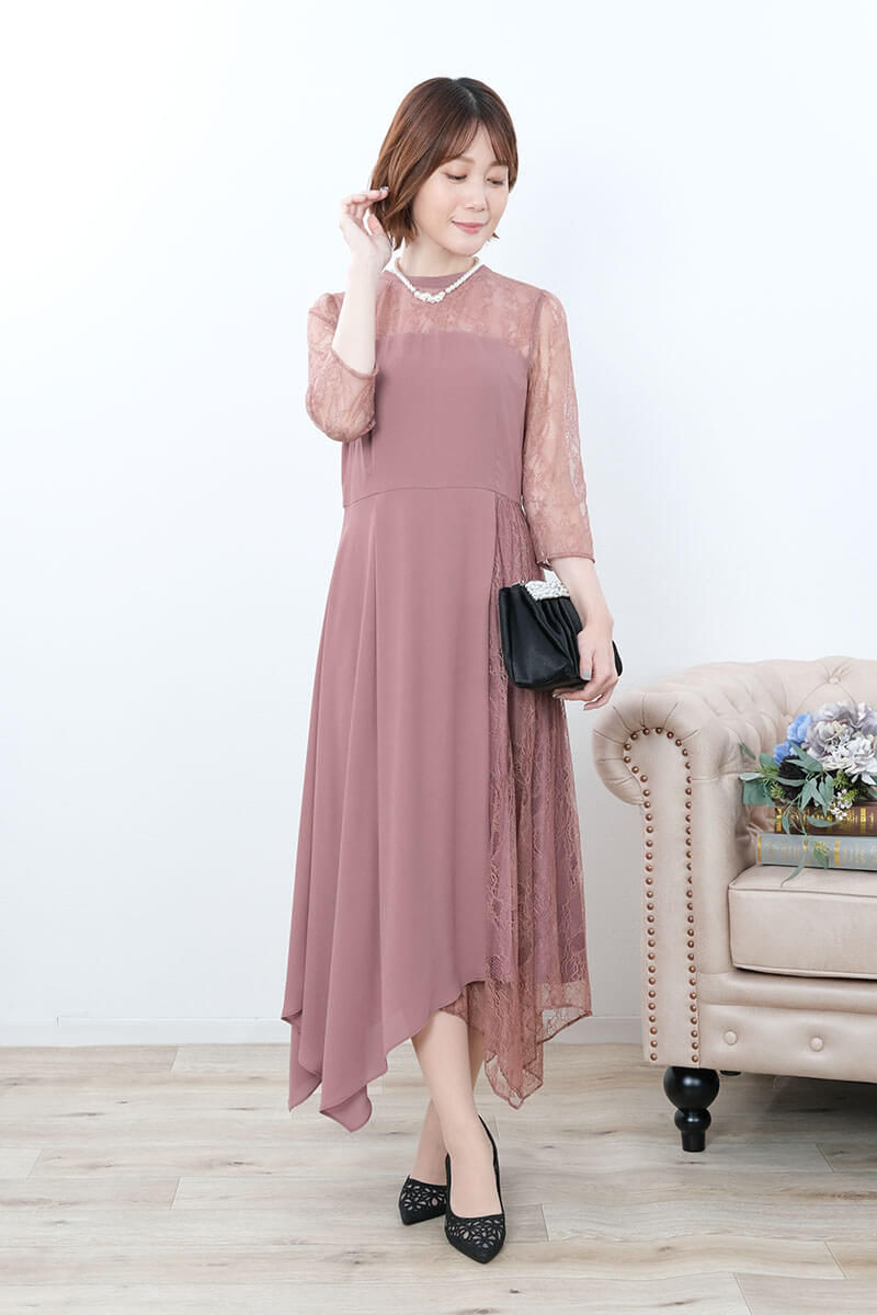 ピンクのサイドレースイレギュラーヘムドレス