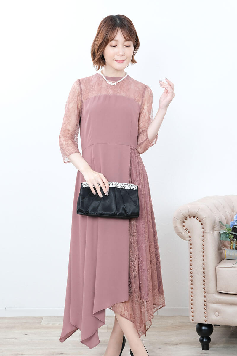 ピンクのサイドレースイレギュラーヘムドレス