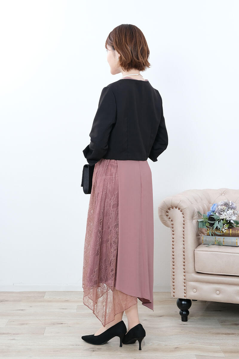 ピンクのサイドレースイレギュラーヘムドレス