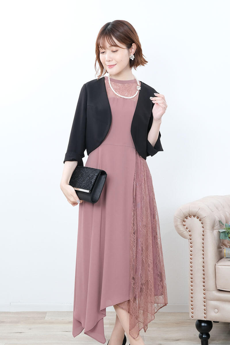 ピンクのサイドレースイレギュラーヘムドレス