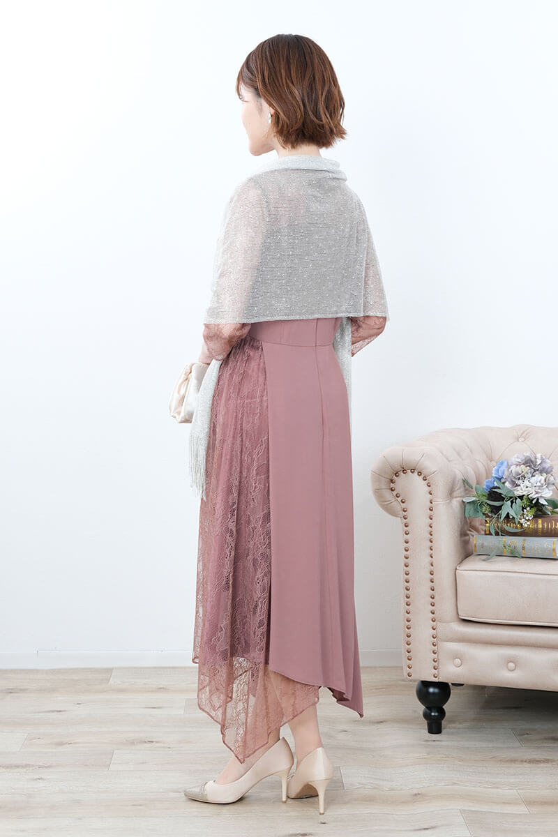 ピンクのサイドレースイレギュラーヘムドレス