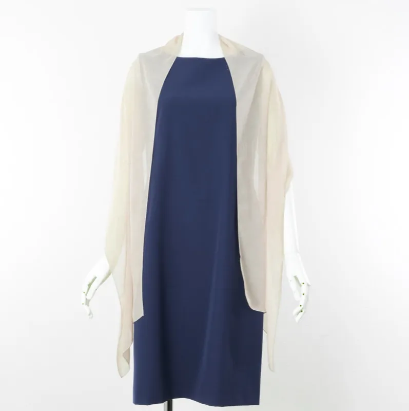 ベージュのシフォンストール