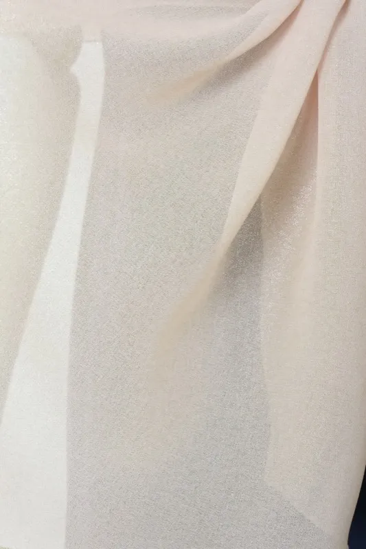 ベージュのシフォンストール