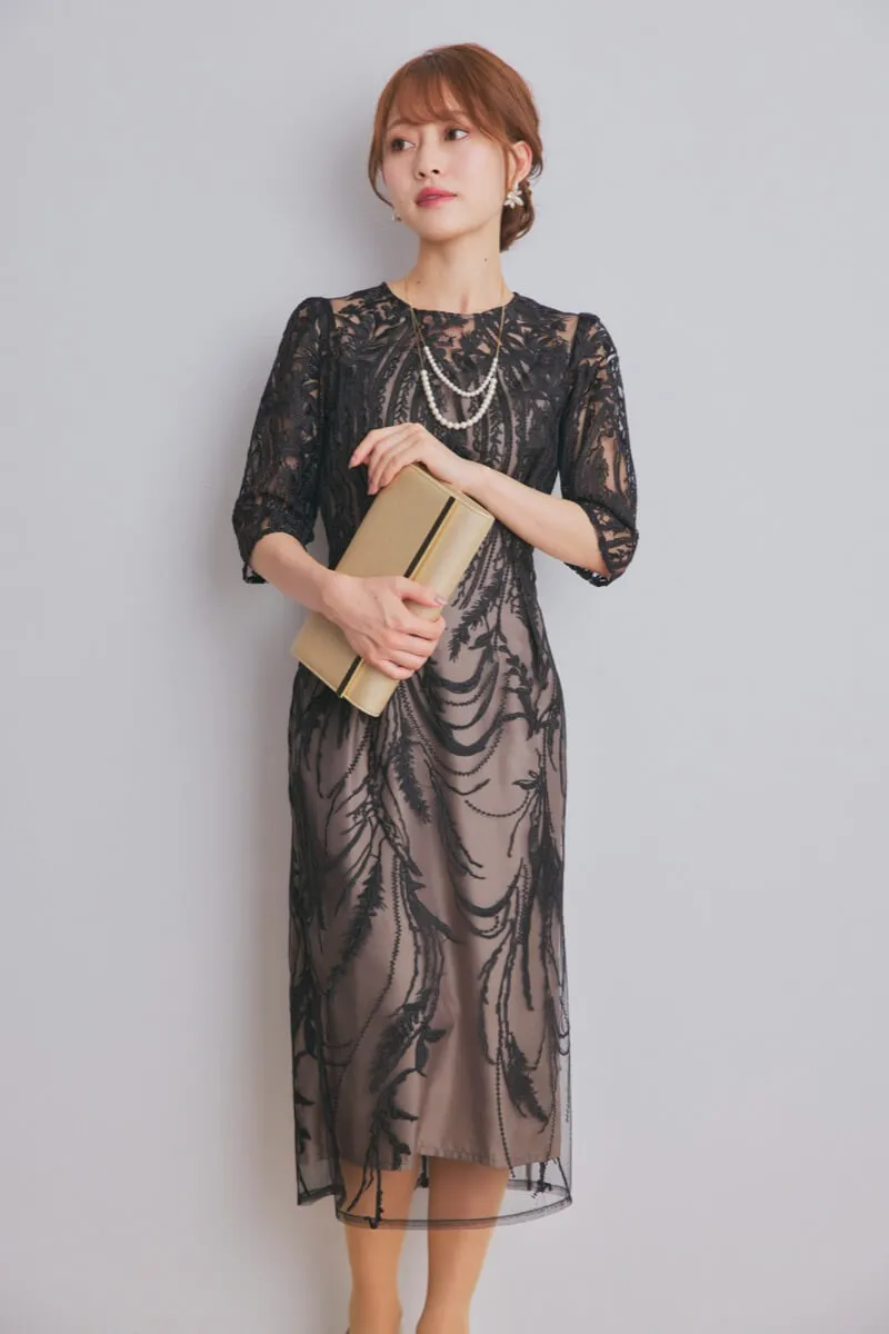 ブラックのボタニカル刺繍ドレス